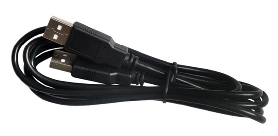 La prise masculine d'USB 2,0 au câble équipé de prise masculine pour des rallonges de périphériques d'ordinateur mène le câble